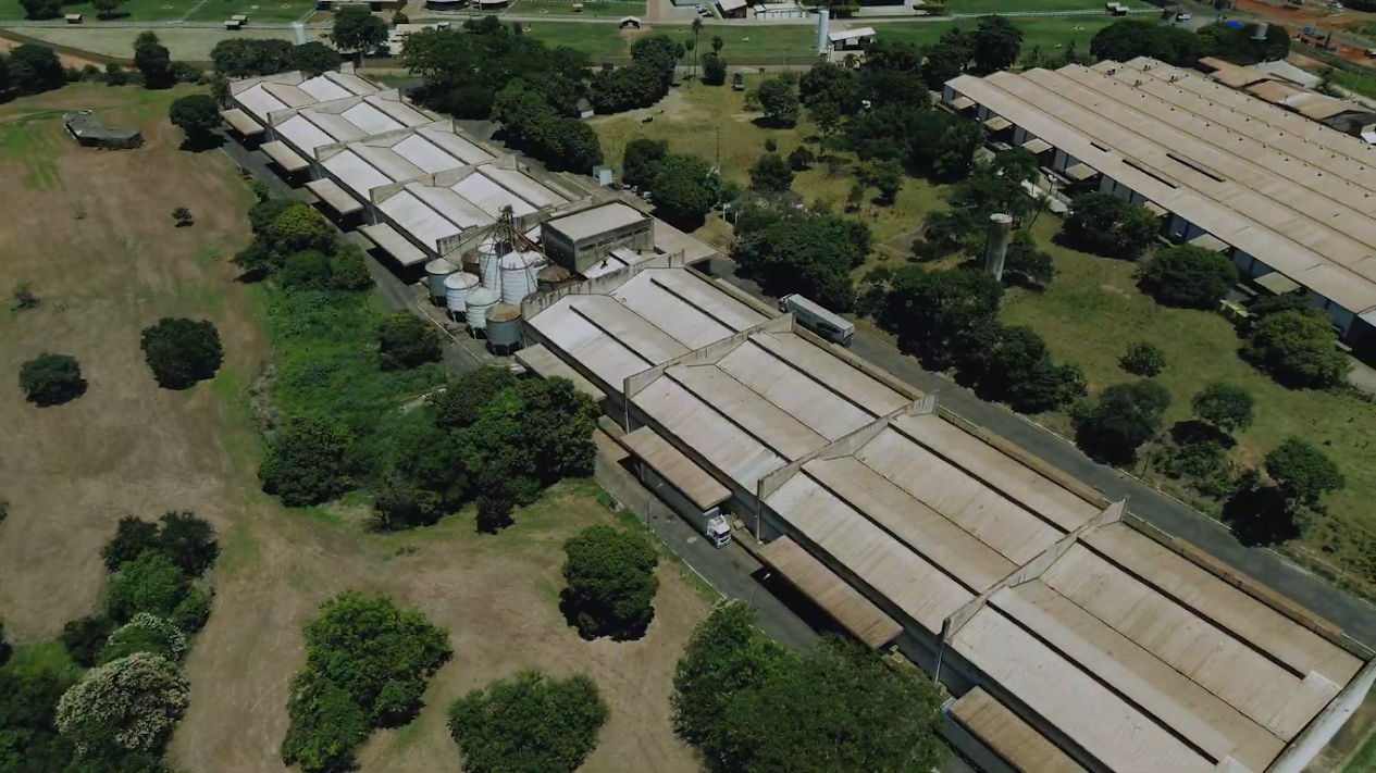 Vista aérea das instalações da empresa